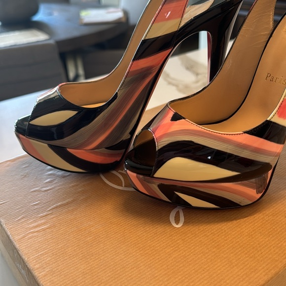 Christian Louboutin heels. I am a true US 7.5 size and they fit perfectly. - Picture 15 of 16